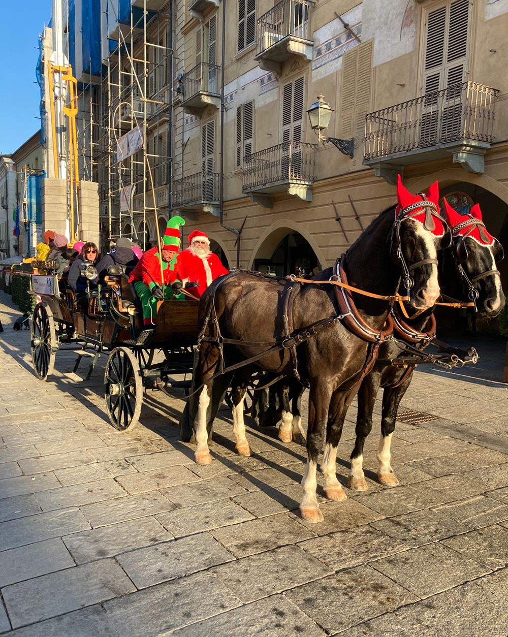 Cuneo| Sulla carrozza di Babbo Natale per La Cura nello Sguardo 