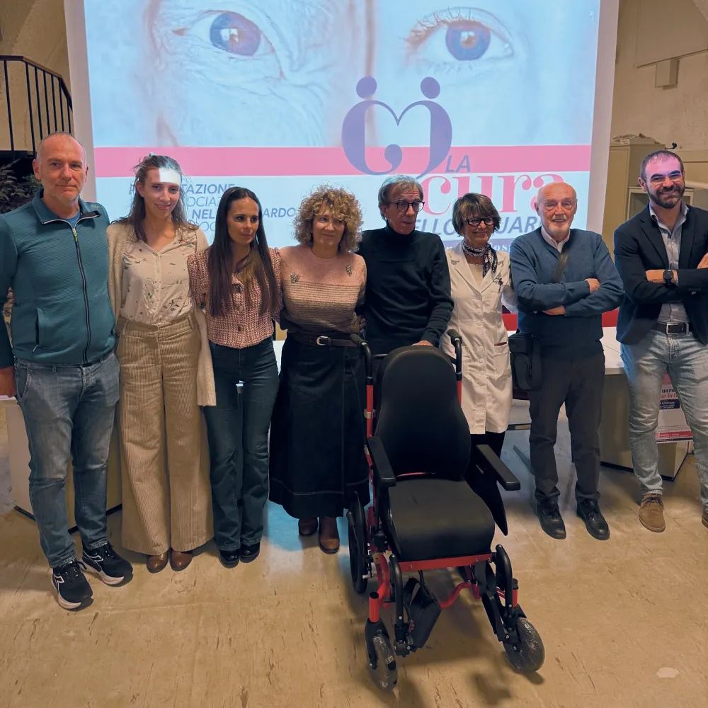 Donazione all'ODV Il fiore della Vita di una carrozzina pediatrica